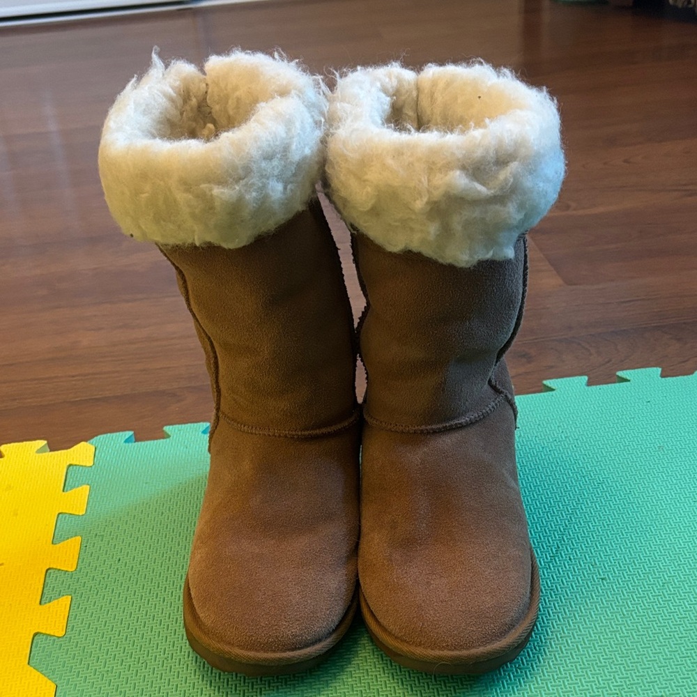 Emu sheepskin ladies tall boots